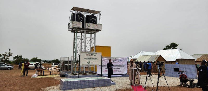 Un pas significatif vers l'employabilité des jeunes au Nigeria : la CEDEAO inaugure un projet de forage pour la Coopérative laitière Luumo Kosam à Chukun, à Kaduna, au Nigeria